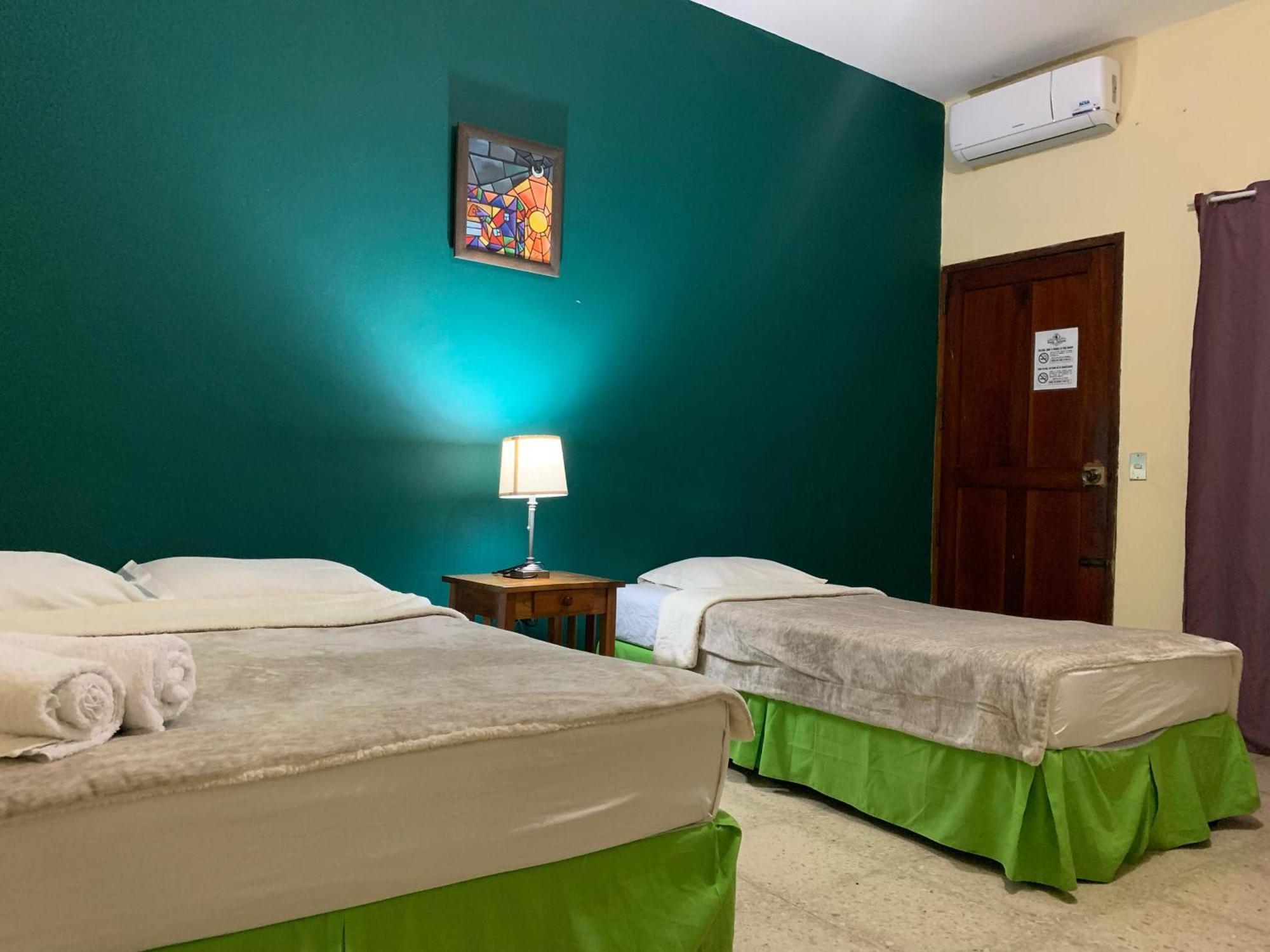 Hostal Fachente Leon Exterior photo