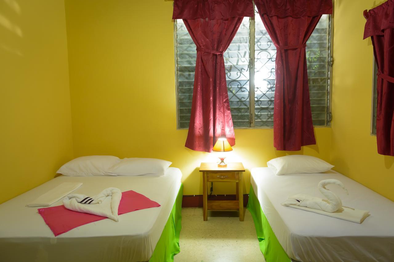 Hostal Fachente Leon Exterior photo