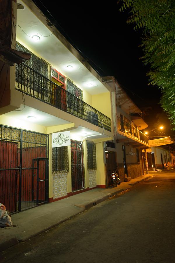 Hostal Fachente Leon Exterior photo
